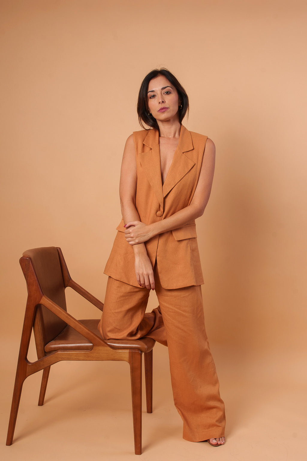 Conjunto Colete Canela & Calça Gardênia