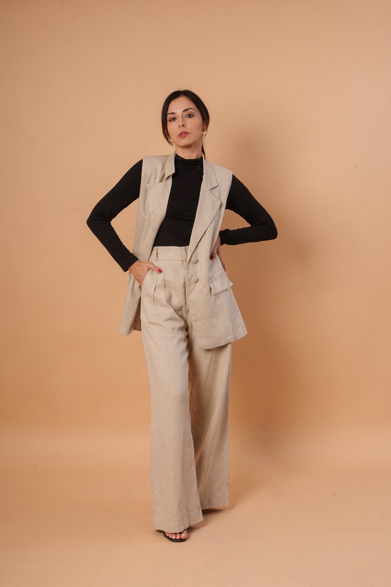 Conjunto Colete Canela & Calça Gardênia