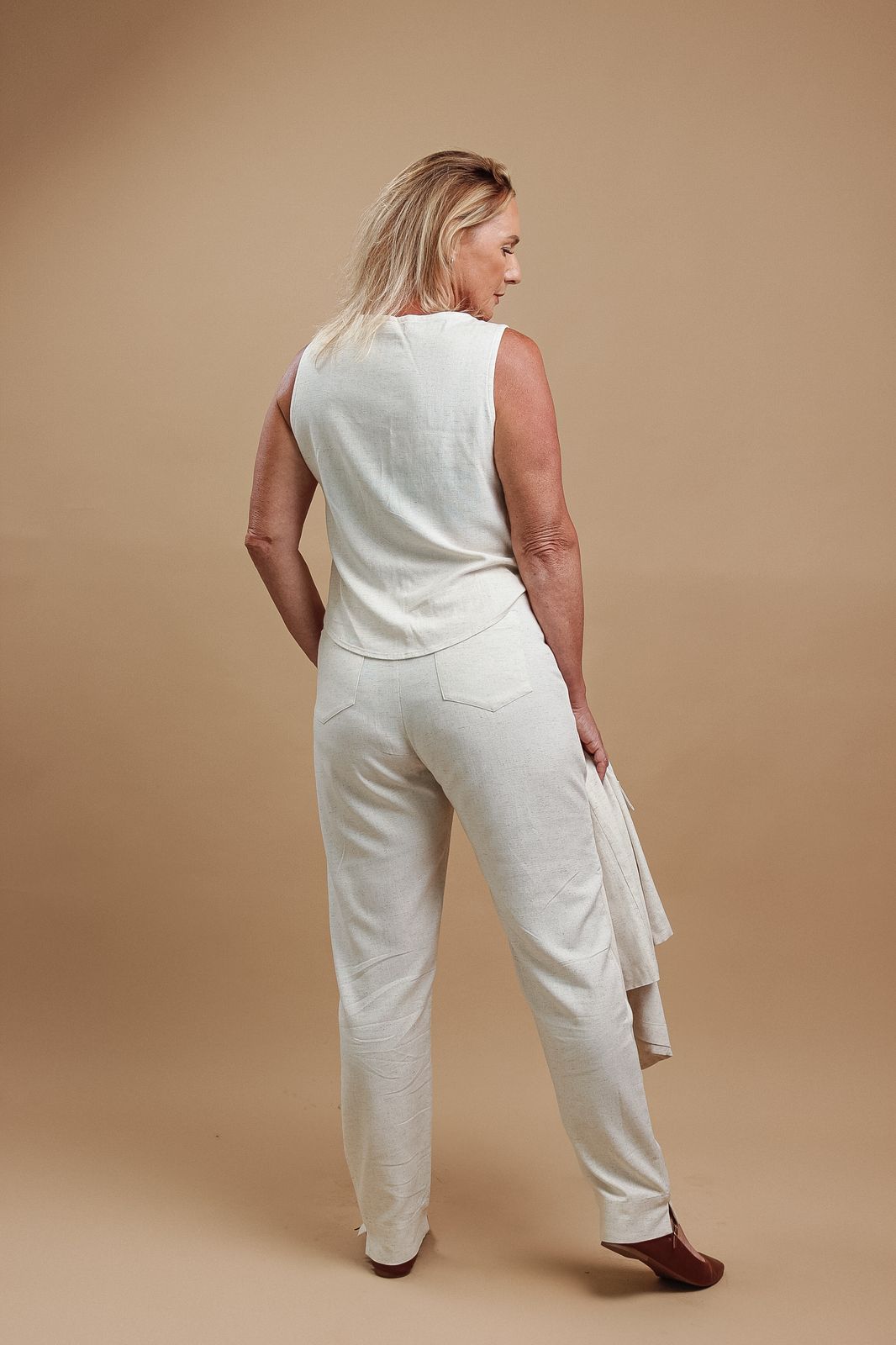 Conjunto Calça Cravo & Colete Canela