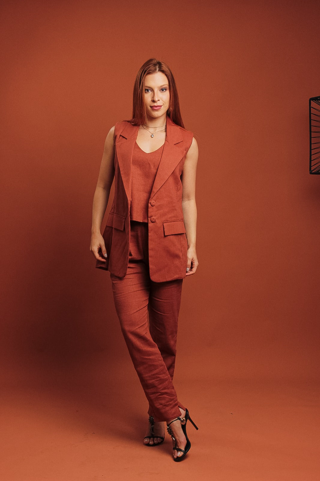 Conjunto Calça Cravo & Colete Canela