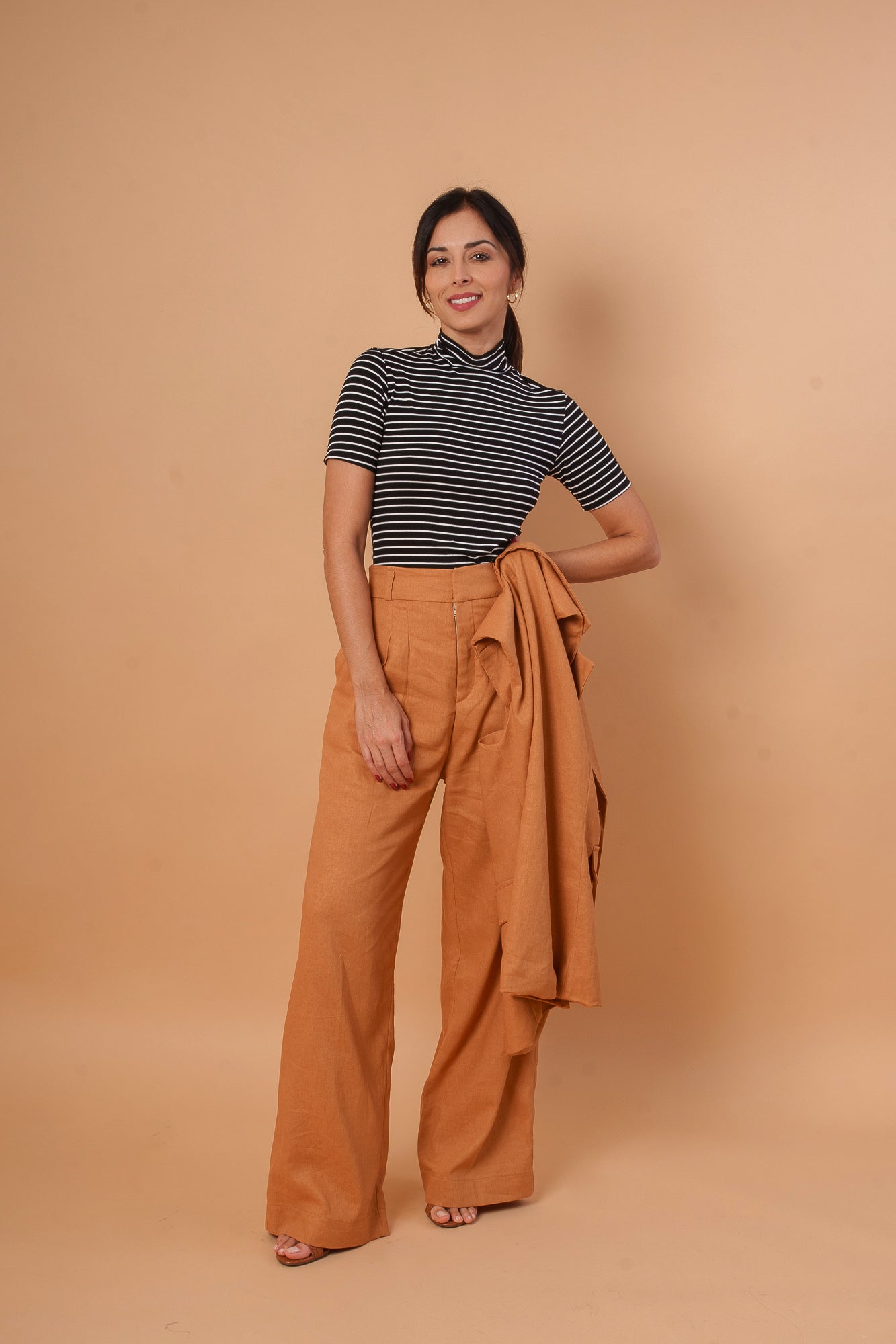 Calça Feminina de Alfaiataria em Viscolinho — Gardênia